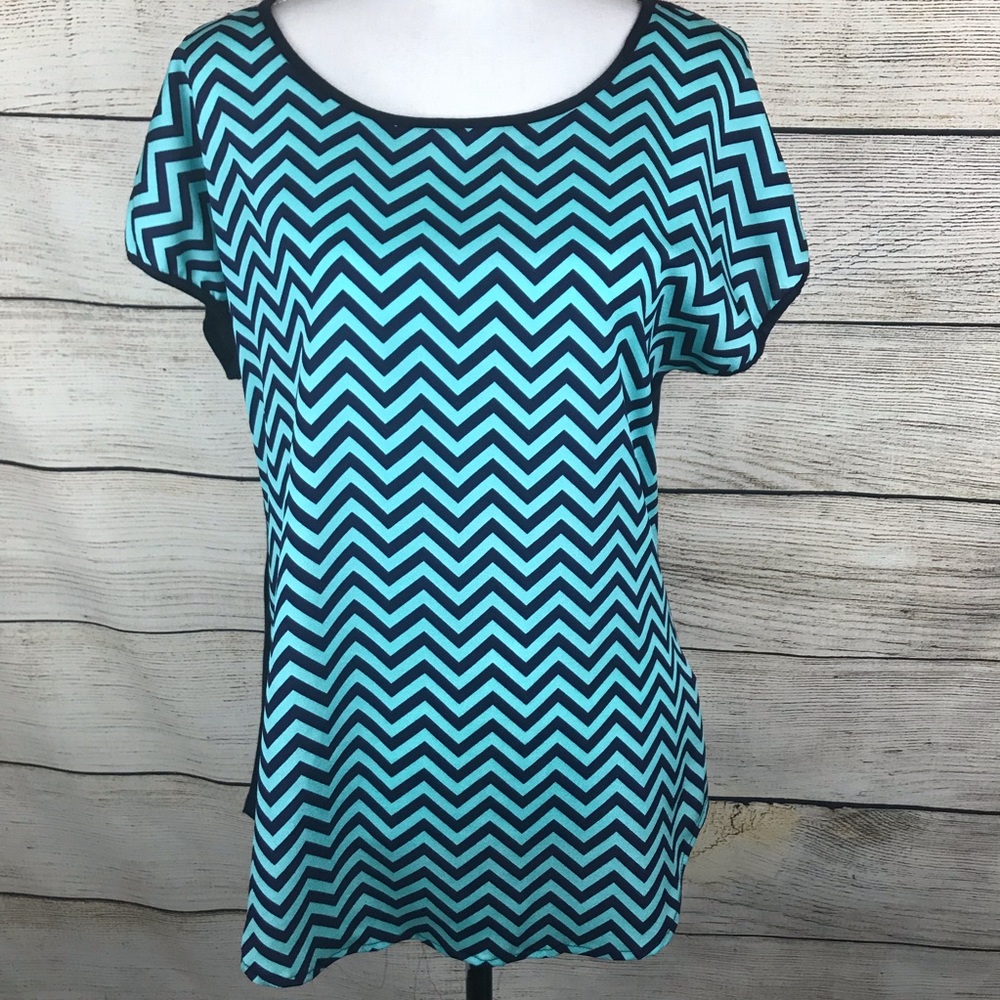 NWT Espresso top blue and aqua chevron pattern short sleeve casual